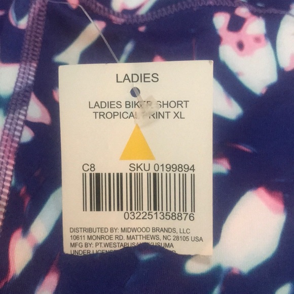 Shorts - Picture 3 of 3